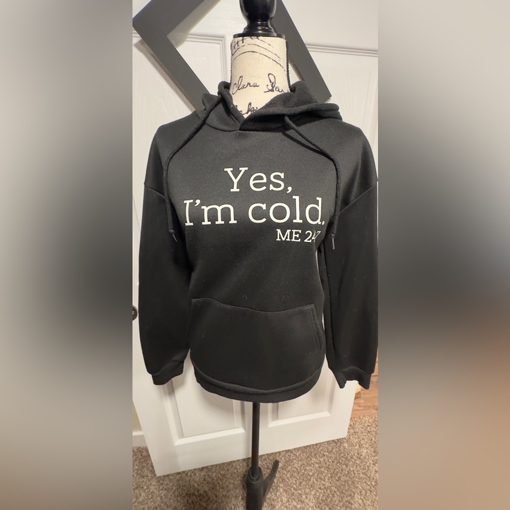 Graphic “Yes, I’m Cold” Black Cozy Women’s Plush Lined Hoodie Size Large